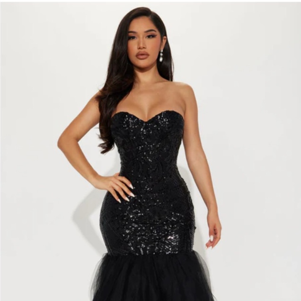Grand entrance gown homecoming, prom, wedding. XL offers a wonderful fit NWT